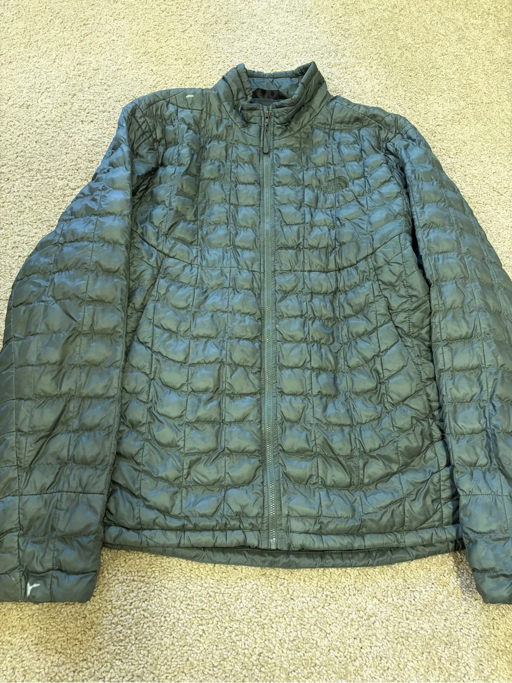 The North Face Men's Quilted Lightweight Puffer Jacket in Olive